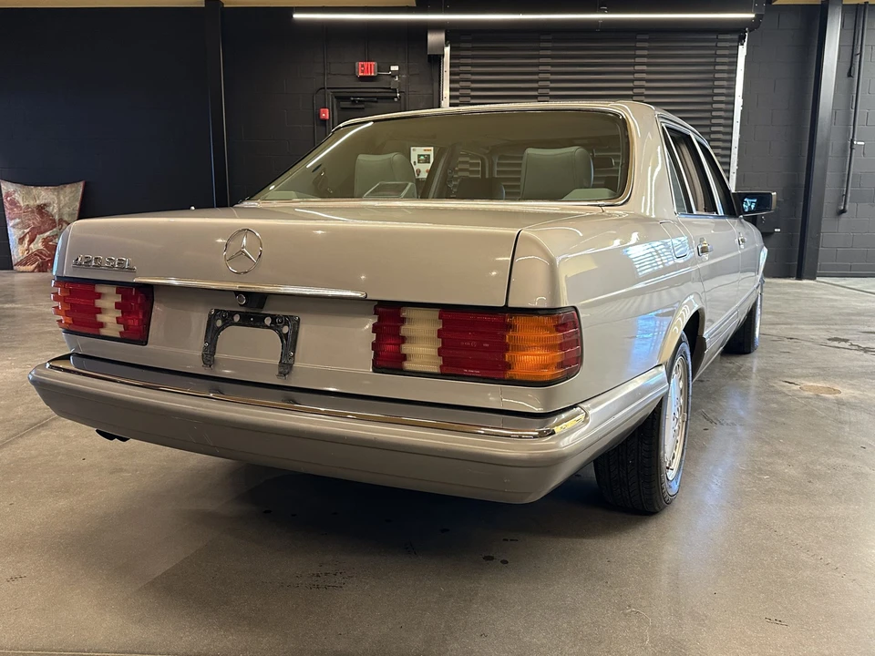 1986 Mercedes-Benz W126 S-Class Sedan - Image 29 of 31