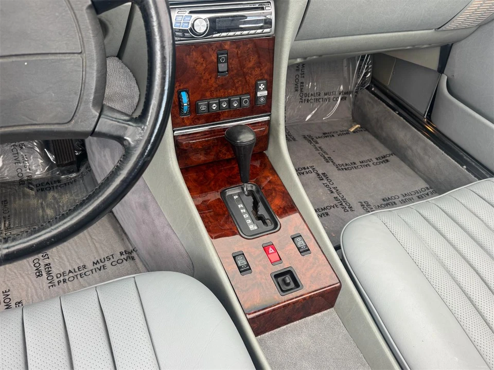 1986 Mercedes-Benz W126 S-Class Sedan - Image 14 of 31