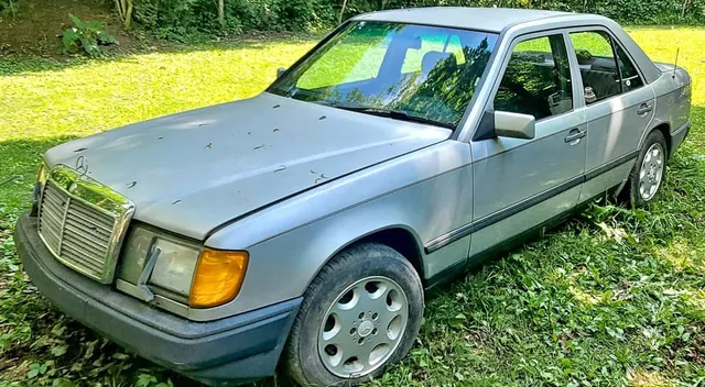1986 Mercedes-Benz 300E Sedan