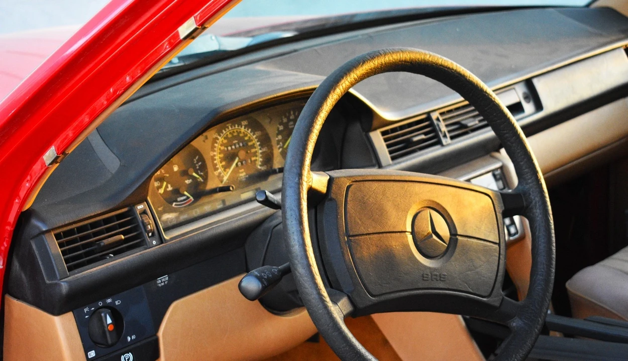 1986 Mercedes-Benz W124 E-Class - Image 9 of 13