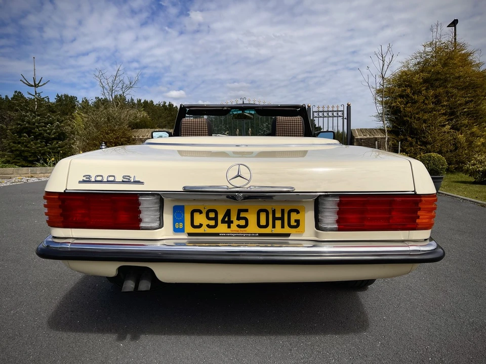 1986 Mercedes-Benz R107 SL-Class - Image 22 of 30