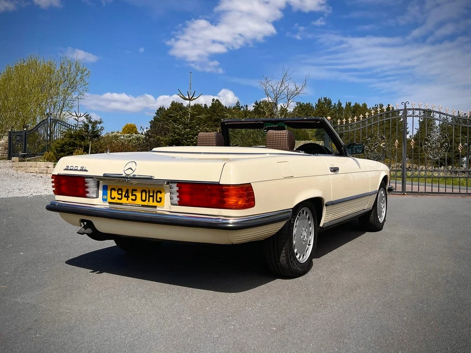 1986 Mercedes-Benz R107 SL-Class - Image 17 of 30
