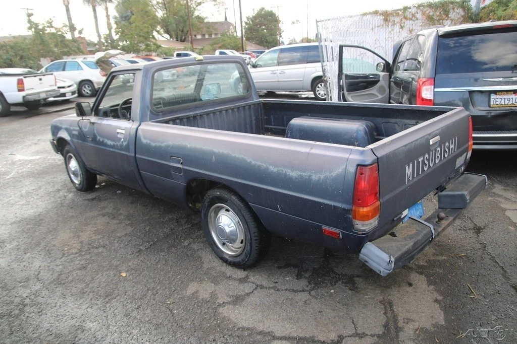 1986 Mitsubishi Triton 2nd Gen - Image 4 of 21