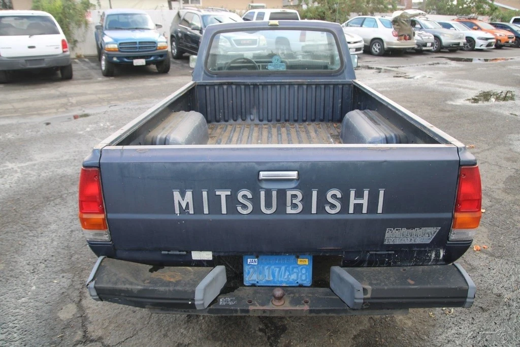 1986 Mitsubishi Triton 2nd Gen - Image 5 of 21