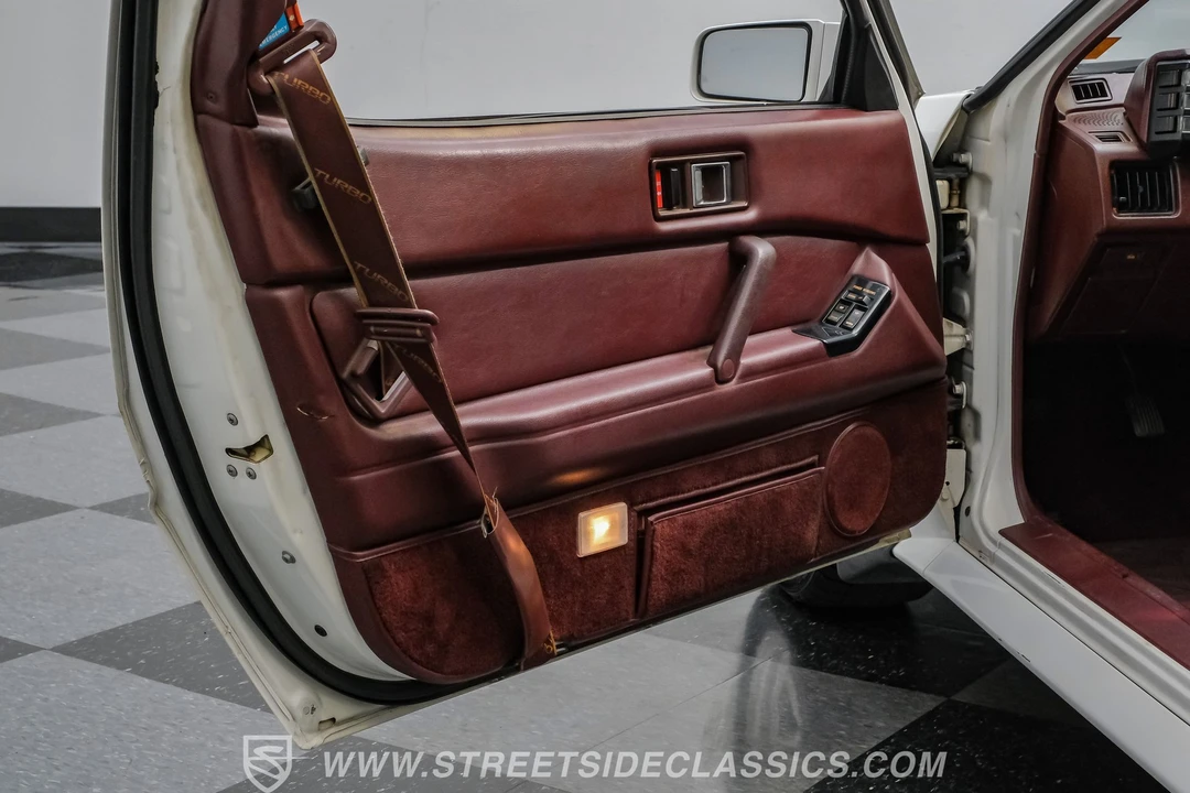 1986 Mitsubishi Starion - Image 28 of 31