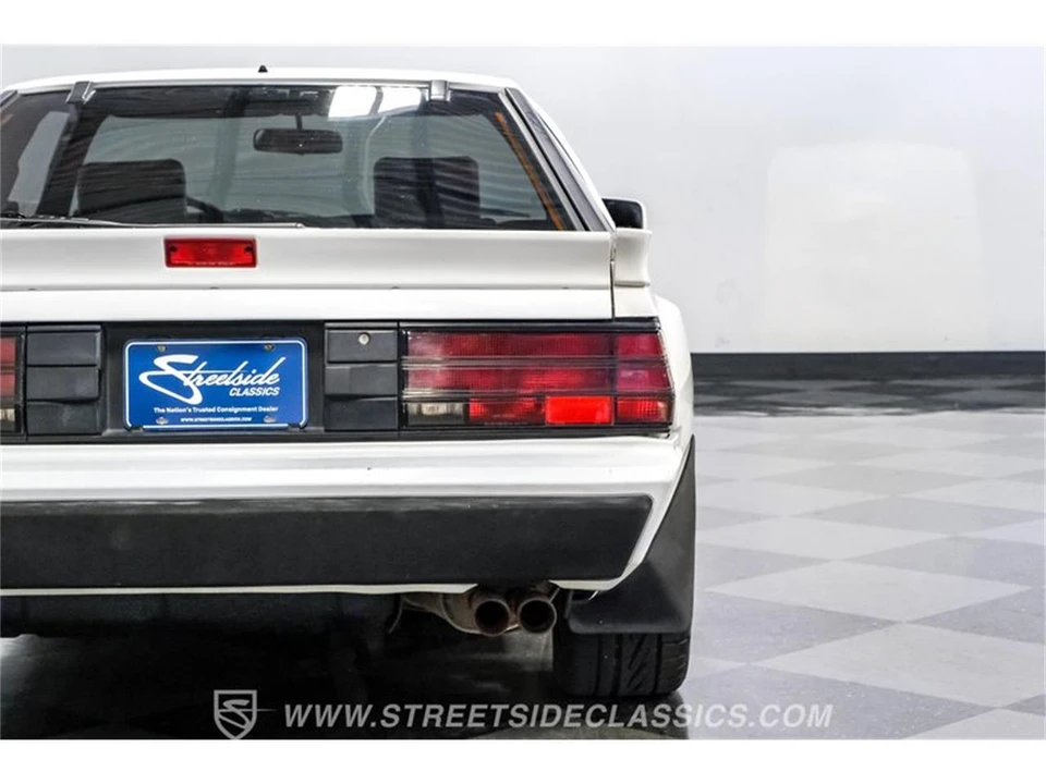 1986 Mitsubishi Starion - Image 25 of 31