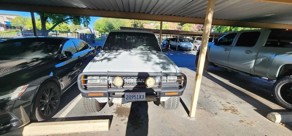 1986 Nissan Pathfinder - Image 4 of 6