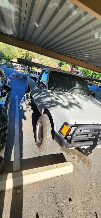 1986 Nissan Pathfinder - Image 5 of 6