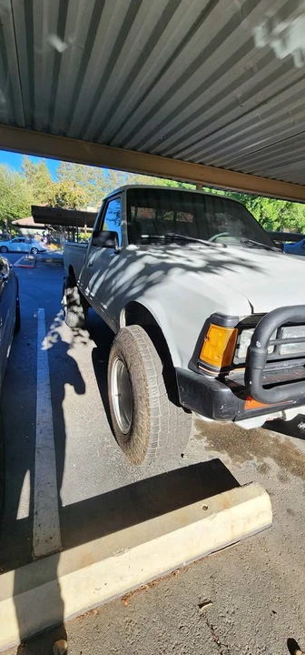 1986 Nissan Pathfinder - Image 2 of 6