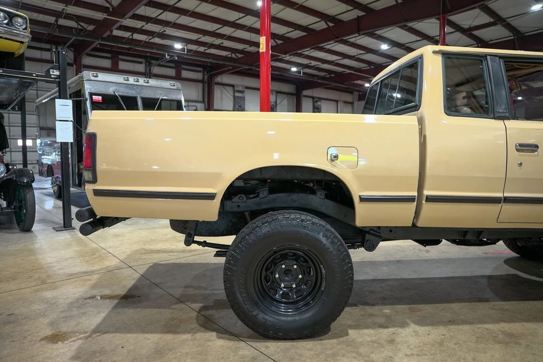 1986 Nissan - Image 9 of 12