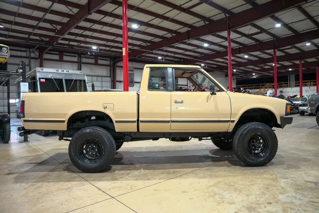 1986 Nissan - Image 10 of 21
