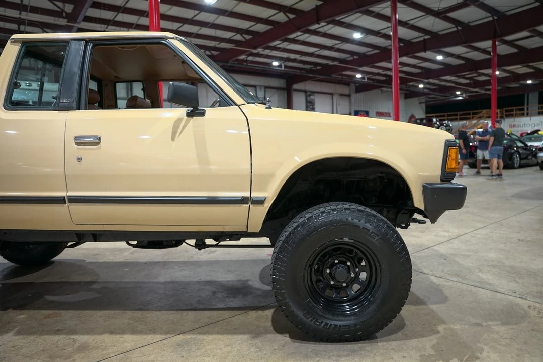 1986 Nissan - Image 11 of 21