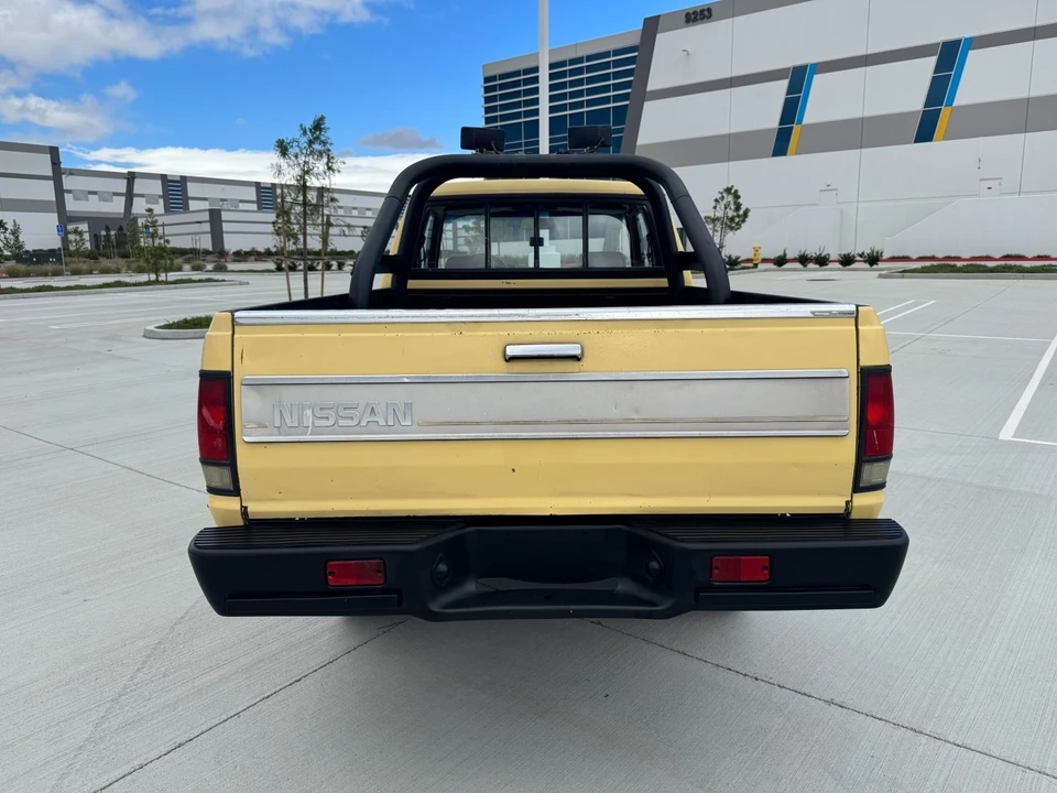 1986 Nissan - Image 8 of 31