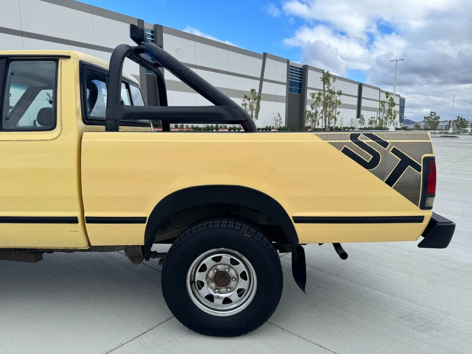 1986 Nissan - Image 11 of 31