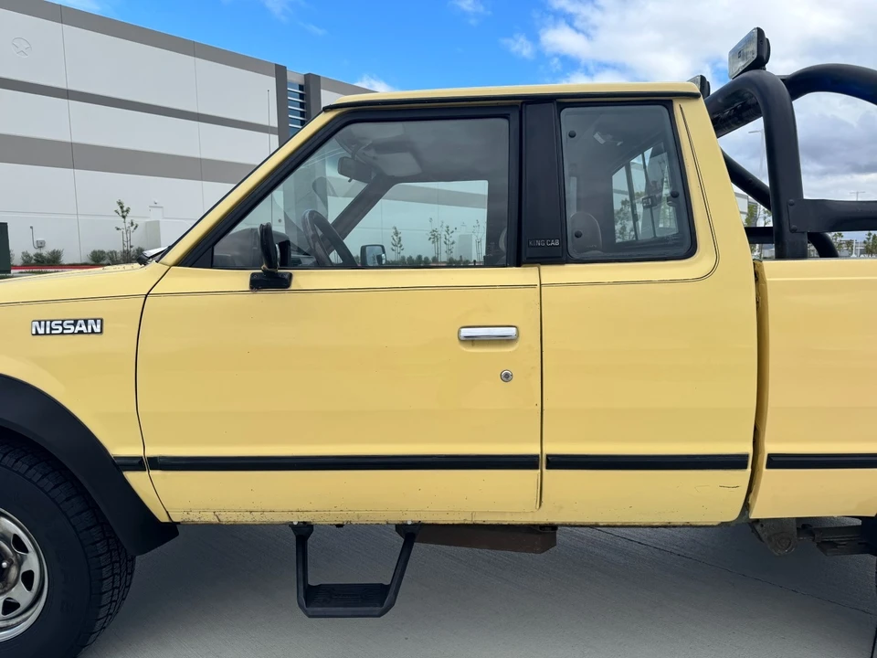 1986 Nissan - Image 10 of 31