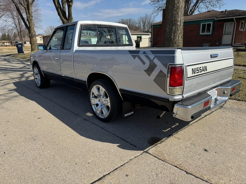 1986 Nissan - Image 9 of 31