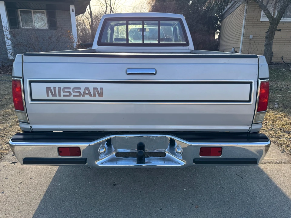 1986 Nissan - Image 10 of 31