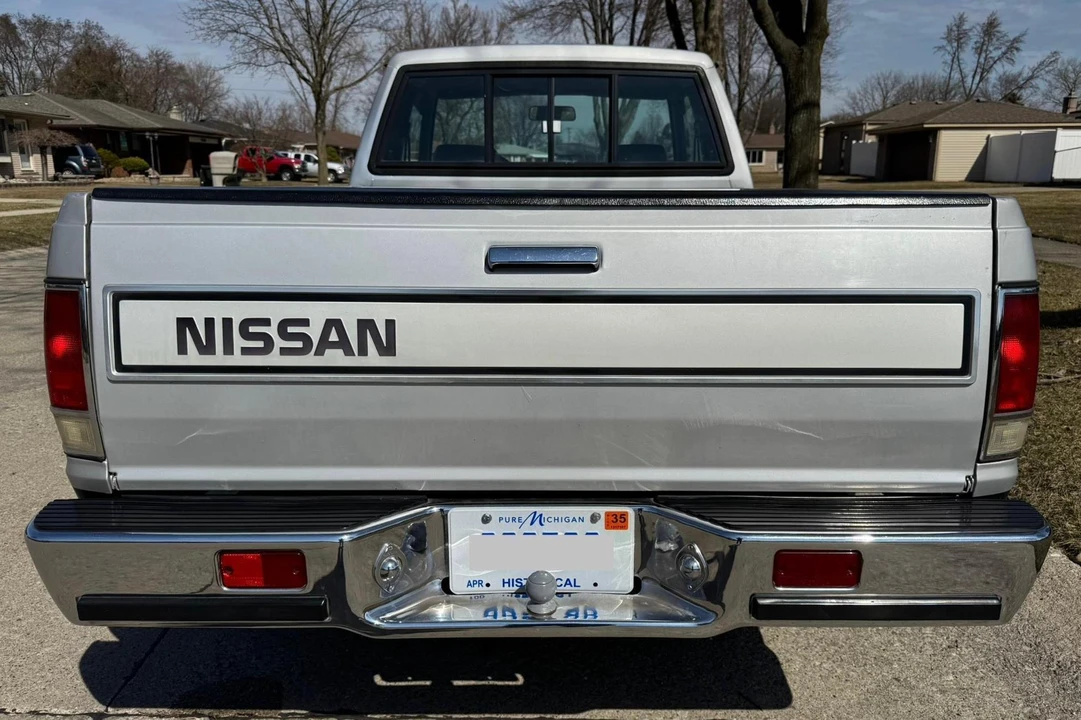 1986 Nissan - Image 5 of 31