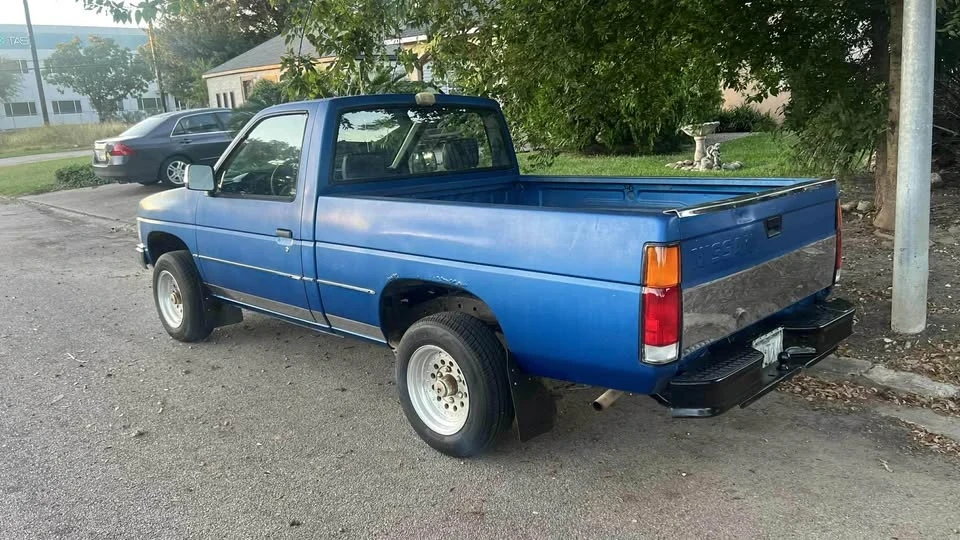 1986 Nissan Frontier - Image 3 of 4