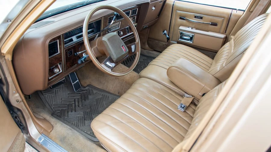1986 Oldsmobile Custom Cruiser - Image 4 of 13