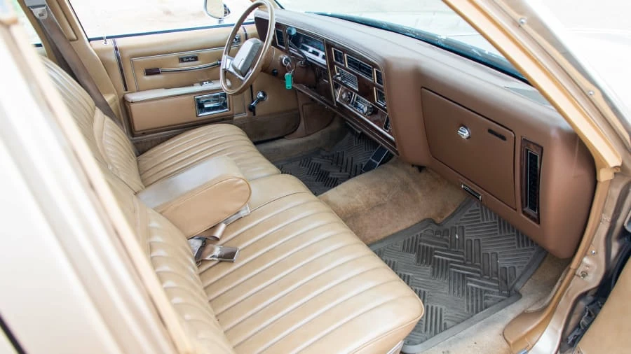 1986 Oldsmobile Custom Cruiser - Image 5 of 13