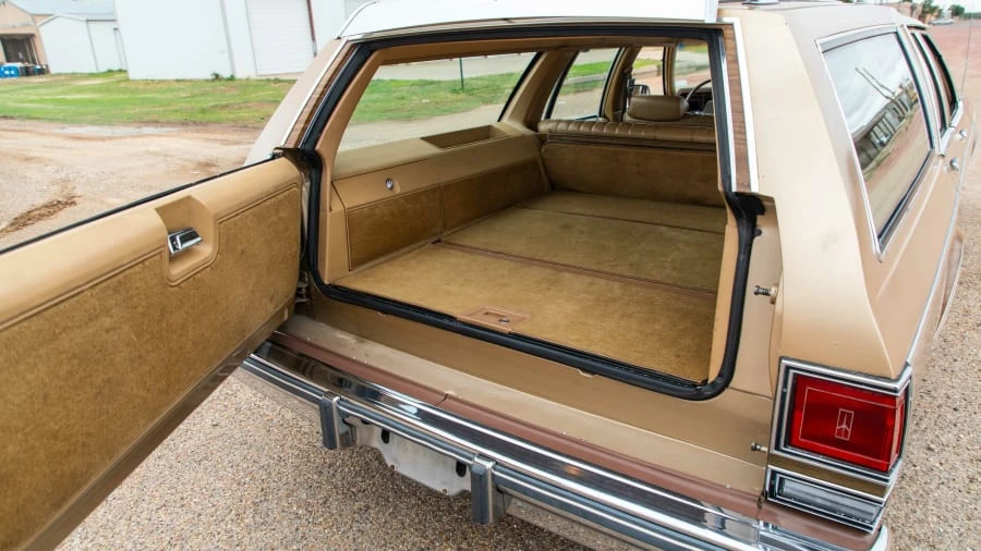 1986 Oldsmobile Custom Cruiser - Image 9 of 13