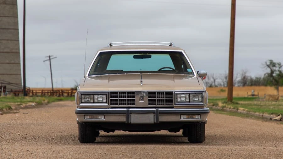 1986 Oldsmobile Custom Cruiser - Image 12 of 13