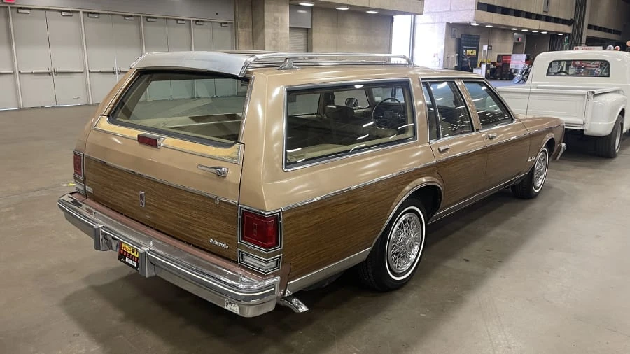 1986 Oldsmobile Custom Cruiser - Image 2 of 5