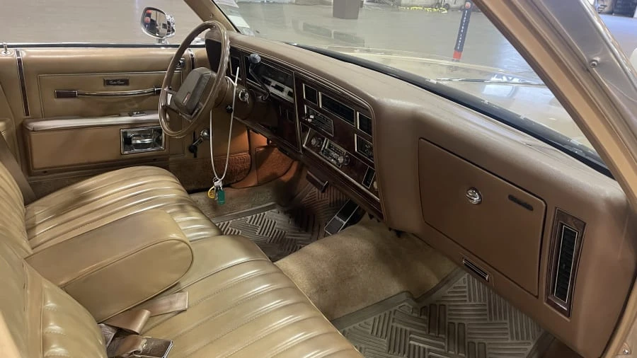 1986 Oldsmobile Custom Cruiser - Image 3 of 5