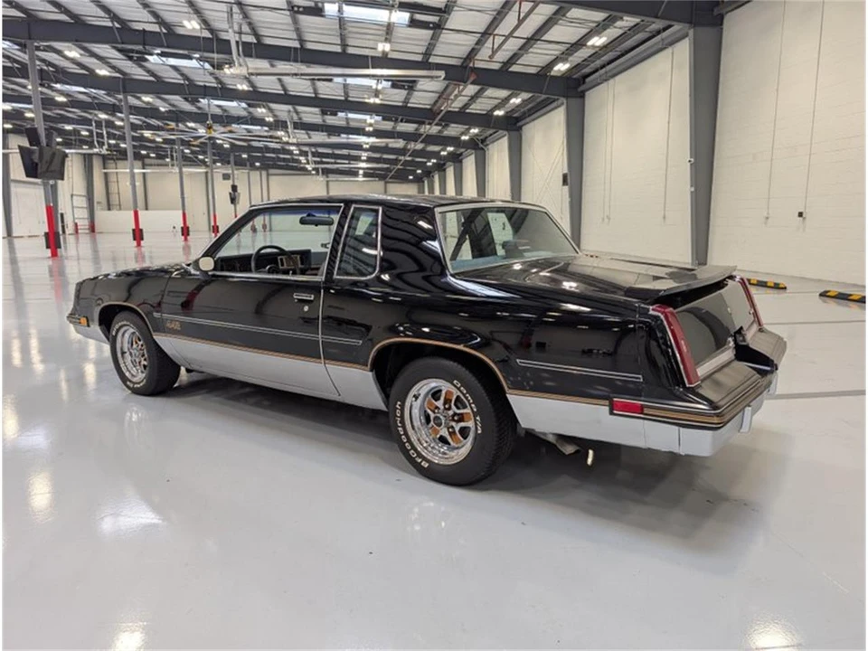1986 Oldsmobile Cutlass 5th Gen - Image 13 of 31