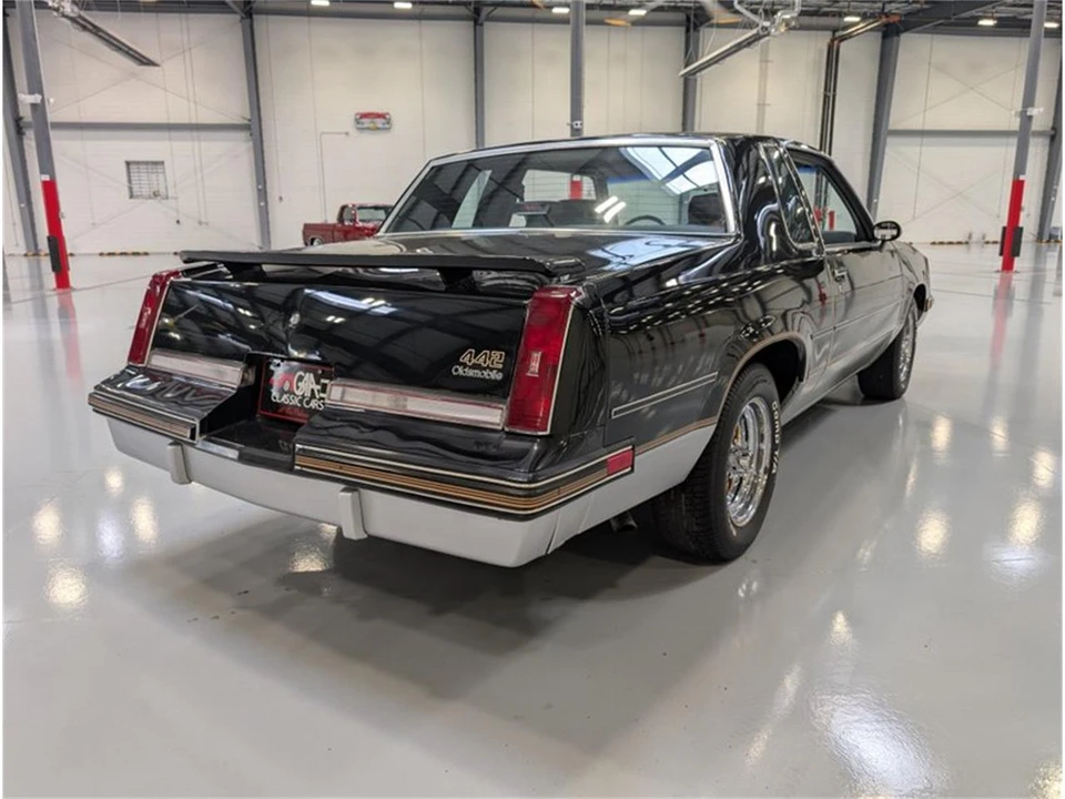 1986 Oldsmobile Cutlass 5th Gen - Image 11 of 31