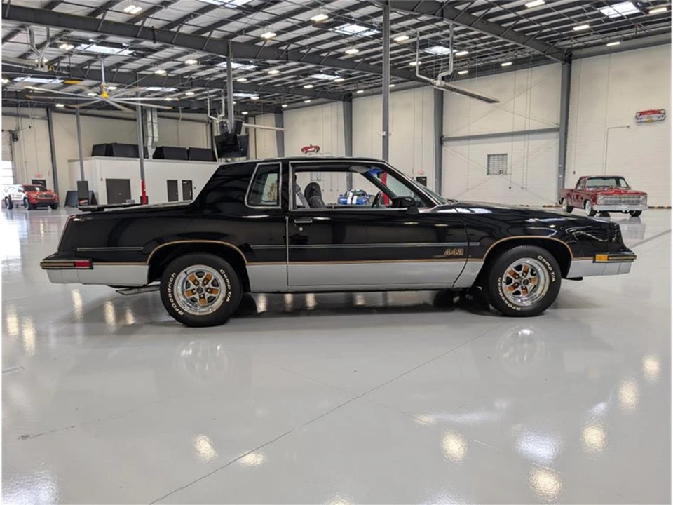 1986 Oldsmobile Cutlass 5th Gen - Image 10 of 31