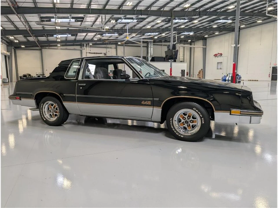 1986 Oldsmobile Cutlass 5th Gen - Image 9 of 31