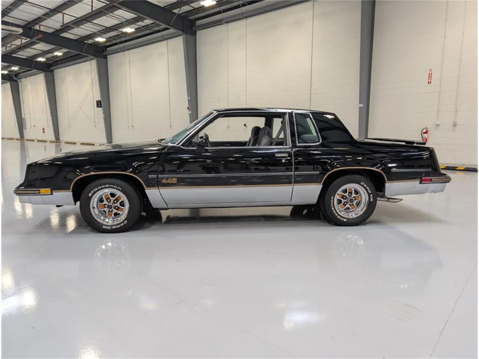 1986 Oldsmobile Cutlass 5th Gen - Image 2 of 31