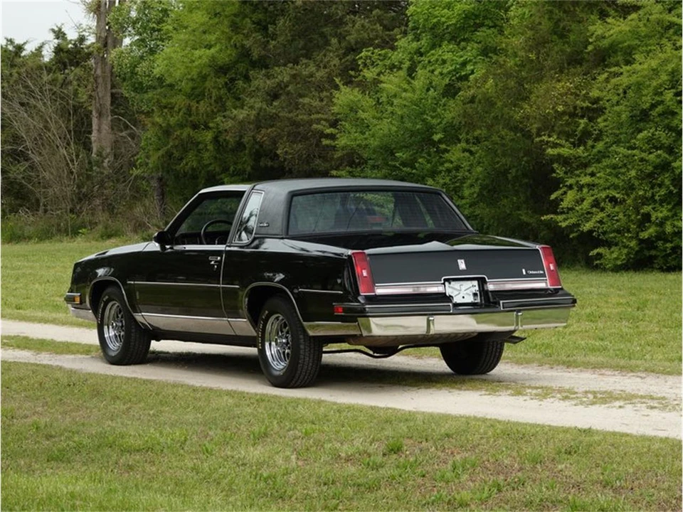 1986 Oldsmobile Cutlass 5th Gen - Image 10 of 31