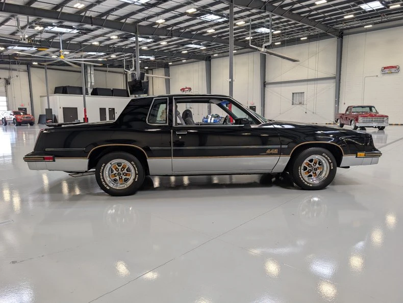 1986 Oldsmobile Cutlass 5th Gen - Image 11 of 31