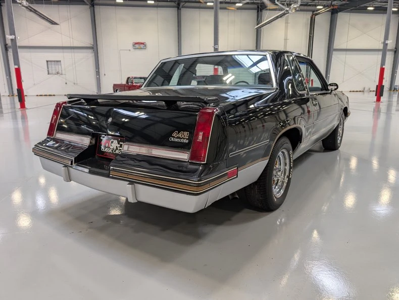 1986 Oldsmobile Cutlass 5th Gen - Image 12 of 31