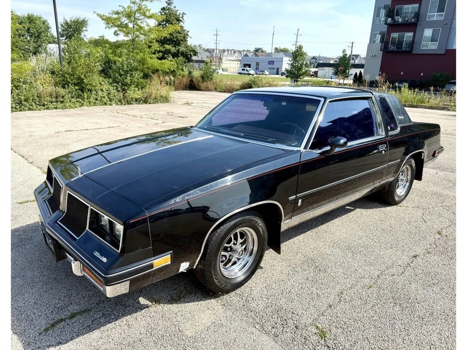 1986 Oldsmobile Cutlass 5th Gen - Image 2 of 11
