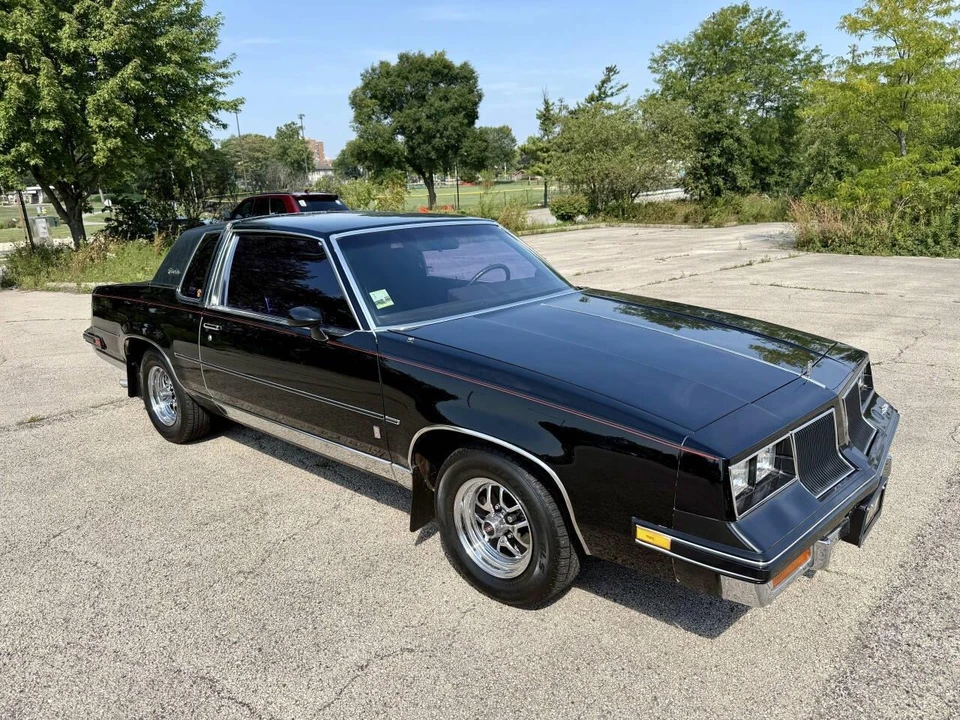 1986 Oldsmobile Cutlass 5th Gen - Image 4 of 11
