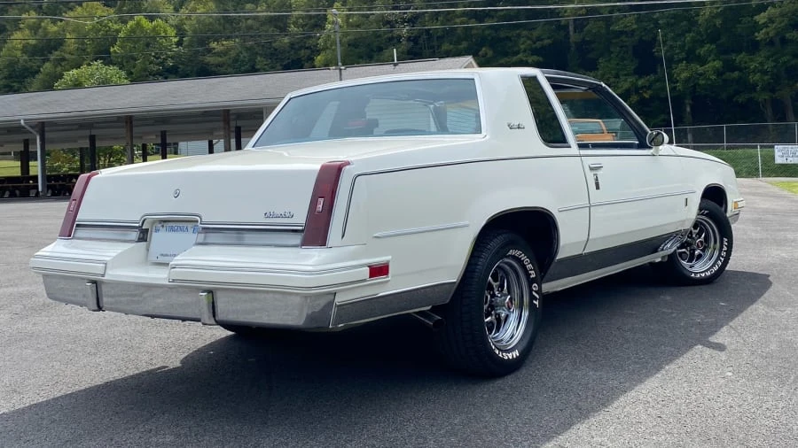 1986 Oldsmobile Cutlass 5th Gen - Image 15 of 18