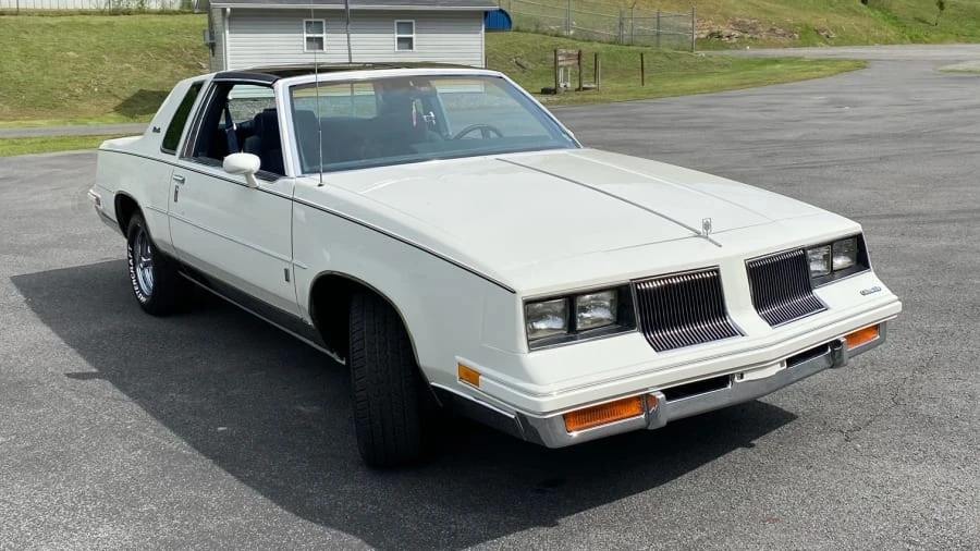 1986 Oldsmobile Cutlass 5th Gen - Image 13 of 18