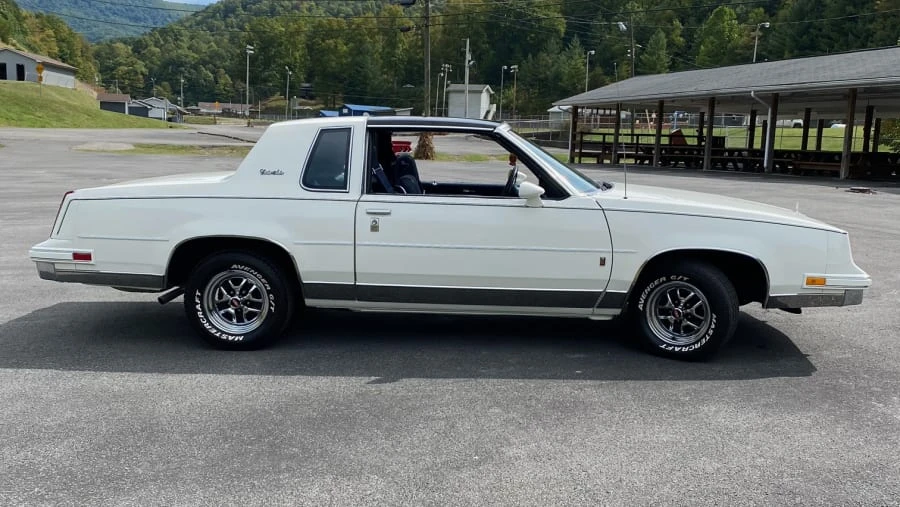 1986 Oldsmobile Cutlass 5th Gen - Image 14 of 18