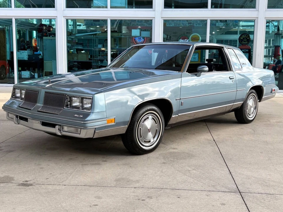 1986 Oldsmobile Cutlass 5th Gen - Image 11 of 31