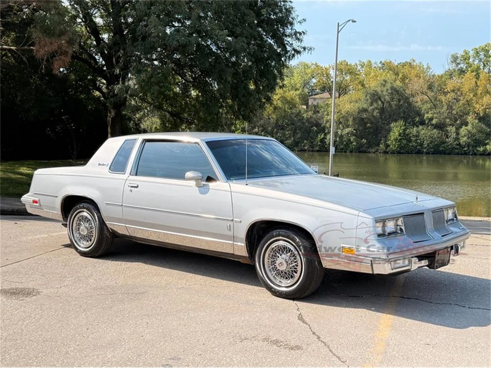 1986 Oldsmobile Cutlass Supreme - Image 27 of 31