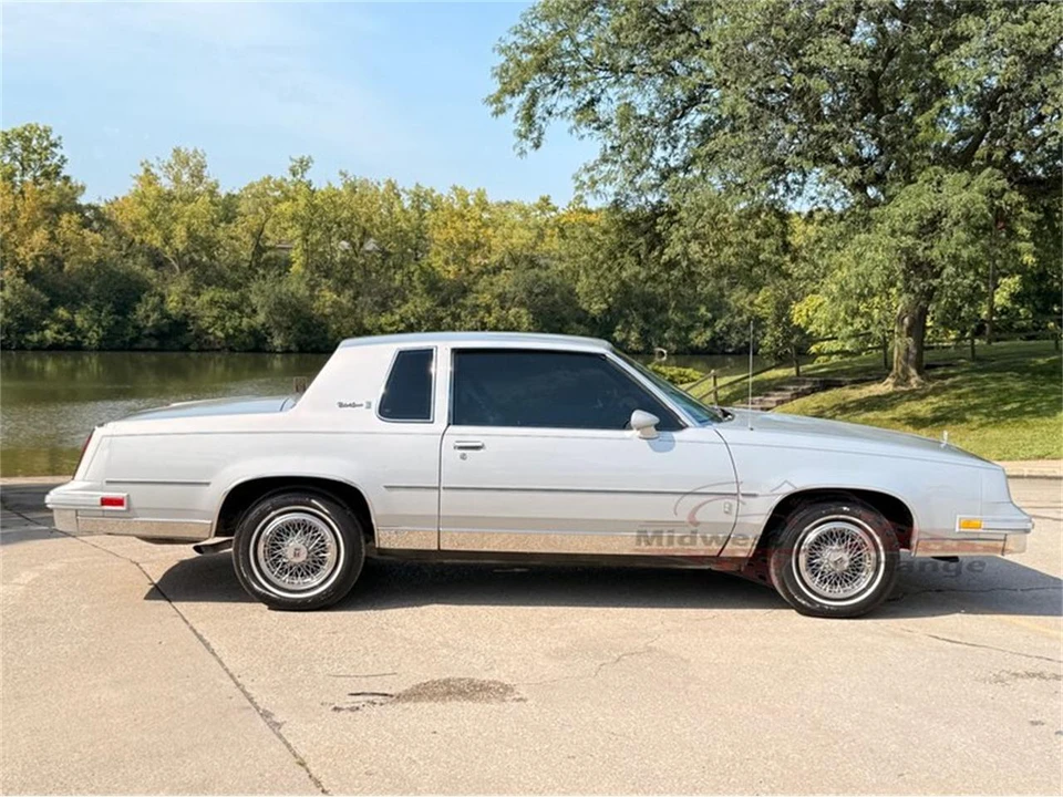 1986 Oldsmobile Cutlass Supreme - Image 2 of 31