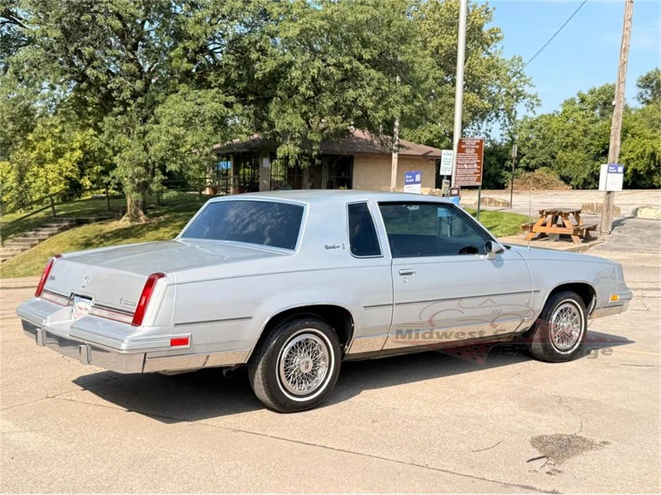 1986 Oldsmobile Cutlass Supreme - Image 3 of 31