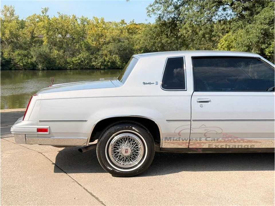 1986 Oldsmobile Cutlass Supreme - Image 25 of 31