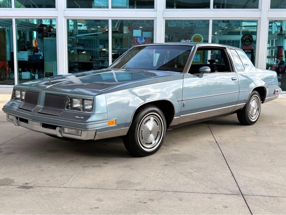1986 Oldsmobile Cutlass Supreme - Image 11 of 31