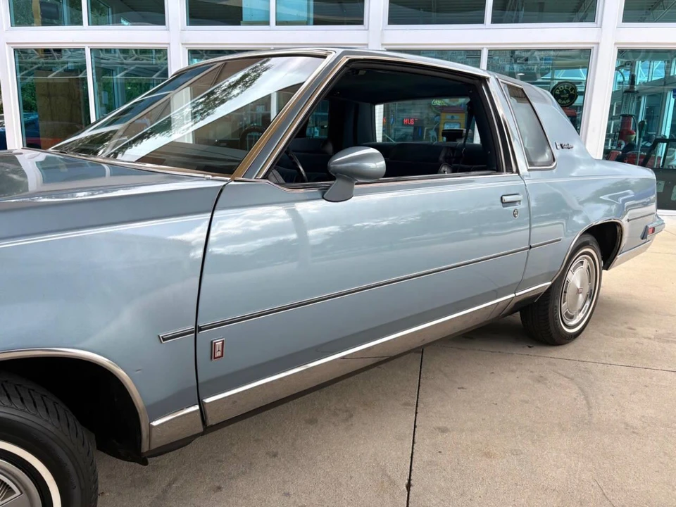 1986 Oldsmobile Cutlass Supreme - Image 13 of 31