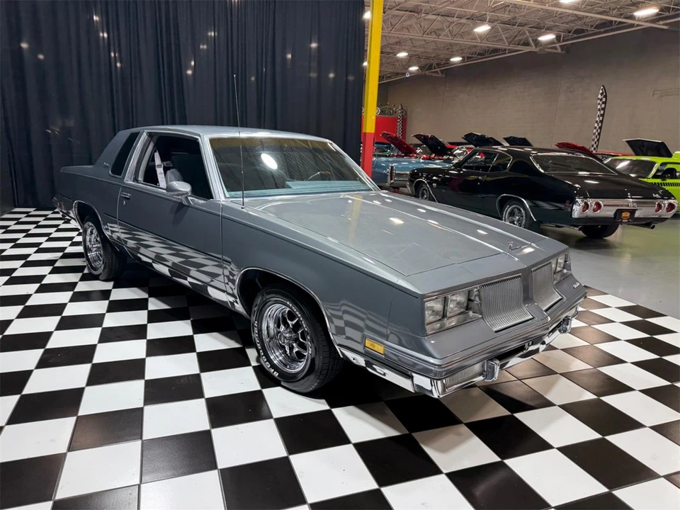 1986 Oldsmobile Cutlass Supreme - Image 15 of 31